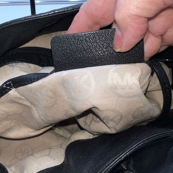 Michael Kors Hamilton Black Leather Bag - Picture 10 of 14